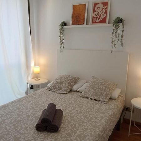 Private Rooms Near Las Ramblas 바르셀로나 외부 사진