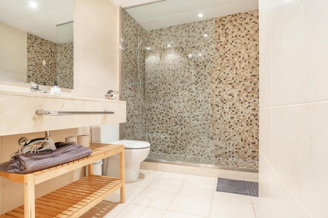 Private Rooms Near Las Ramblas 바르셀로나 외부 사진