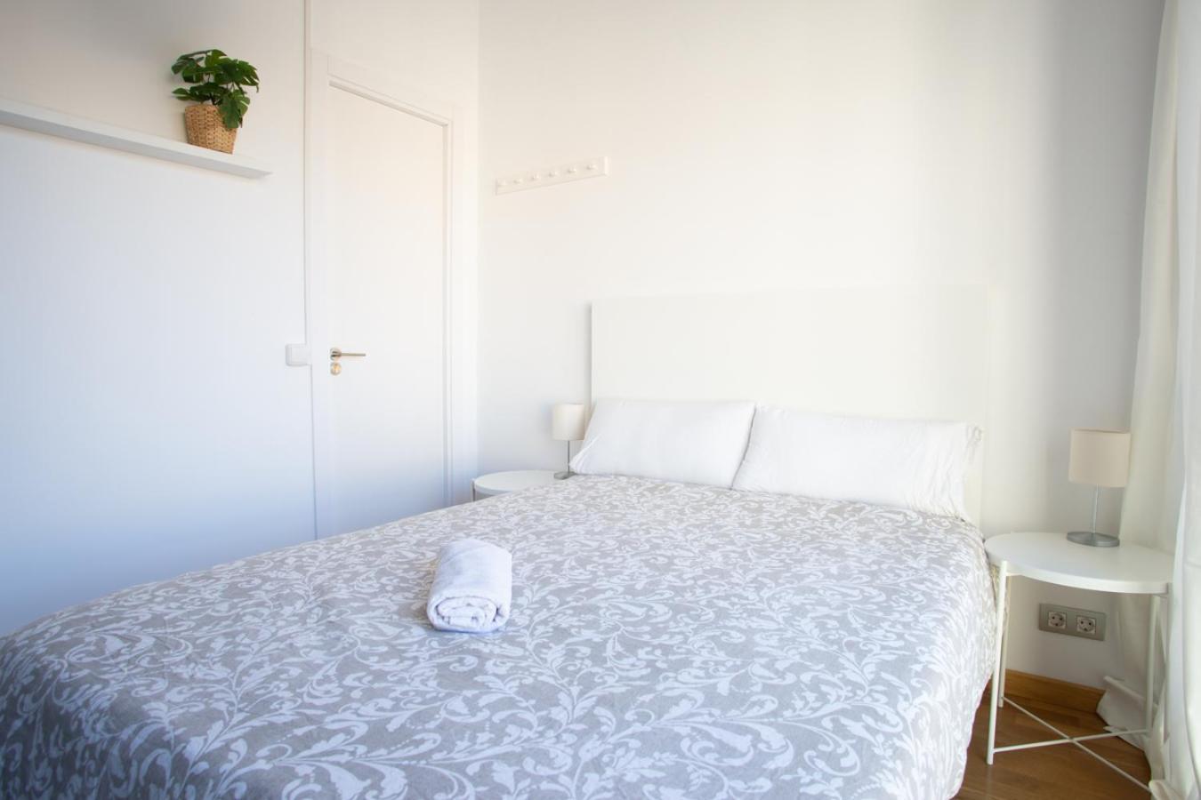 Private Rooms Near Las Ramblas 바르셀로나 외부 사진